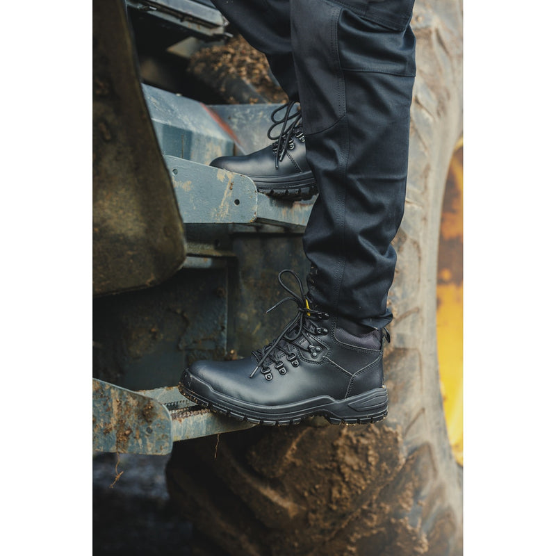 Alternative detail view of the 258 safety boot.
