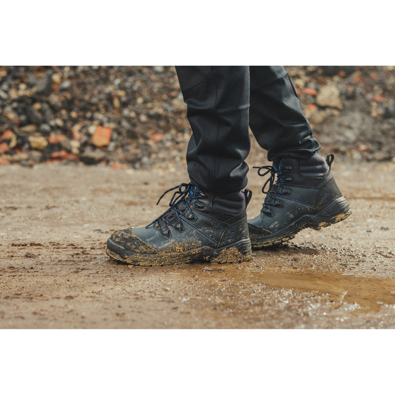 Side feature shot of the black 308C safety boot.