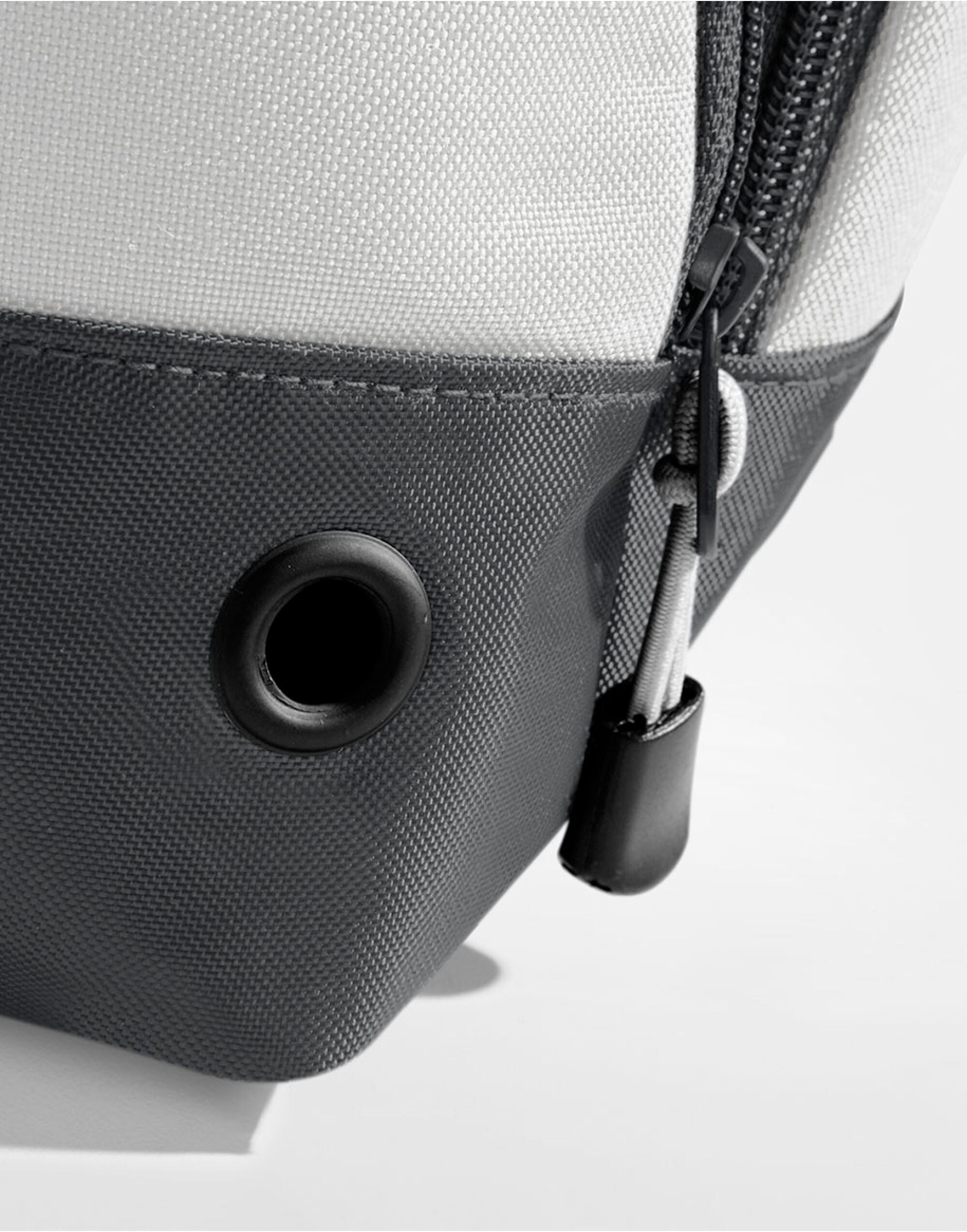Close-up of the connection point for the detachable shoulder strap on the Bagbase Athleisure Holdall.