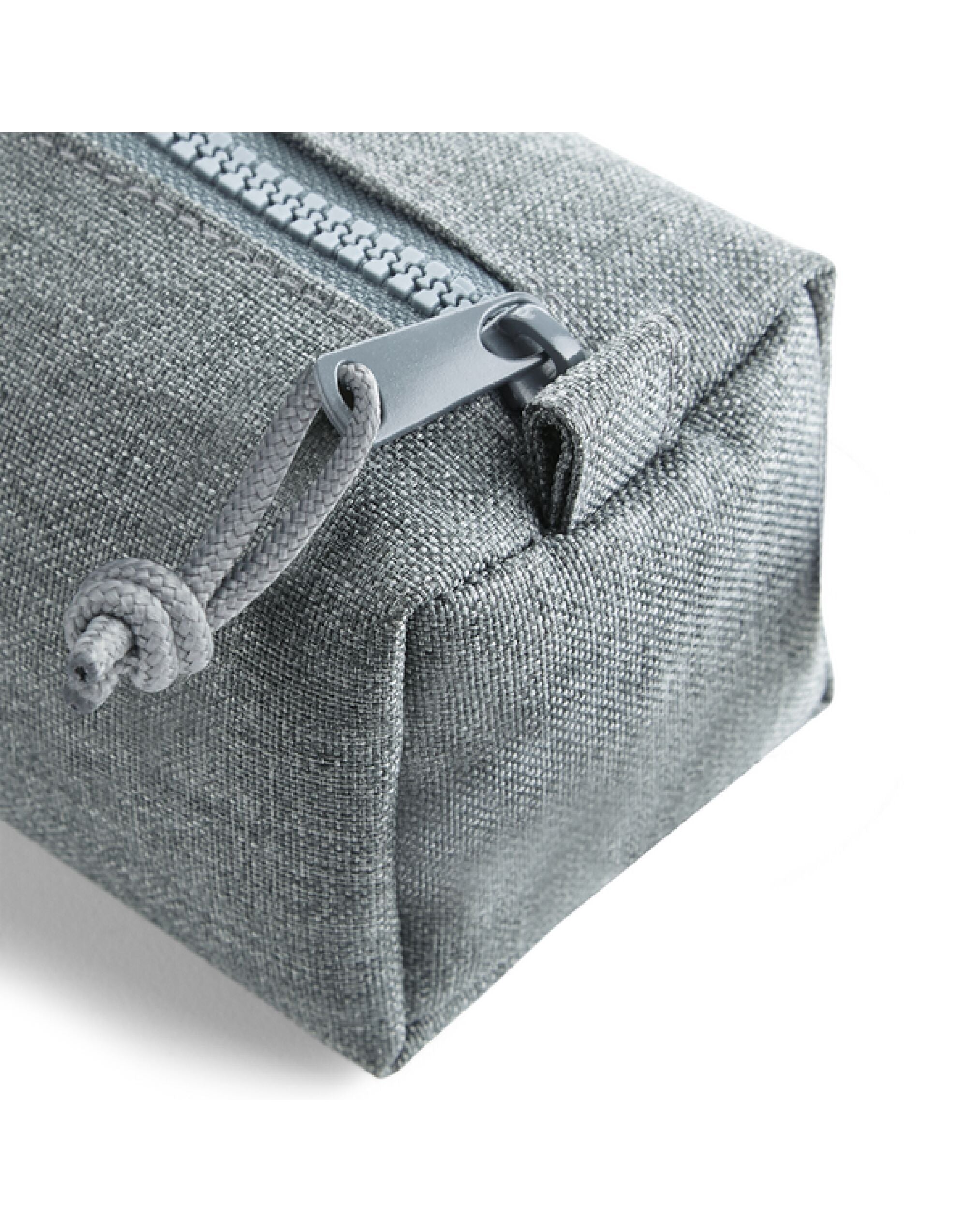 Close-up of the sturdy zipper on the Bagbase Essential Pencil & Accessory Case.