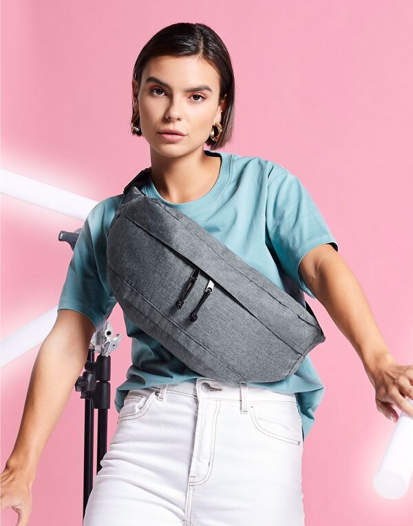 Front view of the small black Modulr multipocket bag.