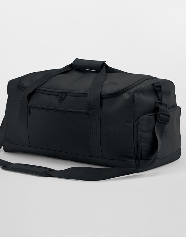 Front view of the medium-sized Bagbase Training Holdall in black, offering more space for gear.