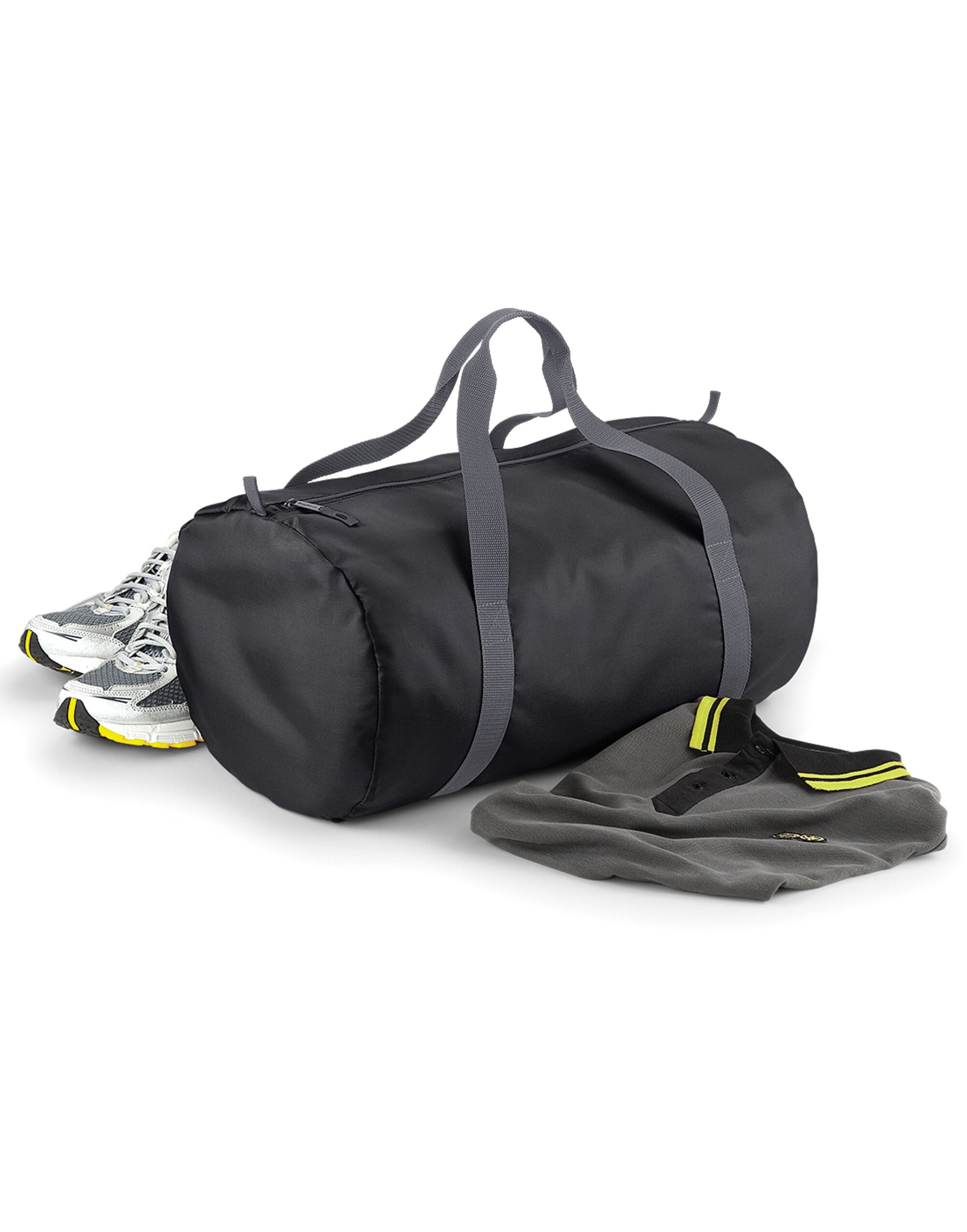 The black travel set including passport holder and luggage tag.