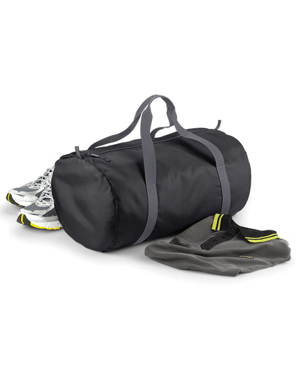 The black travel set including passport holder and luggage tag.