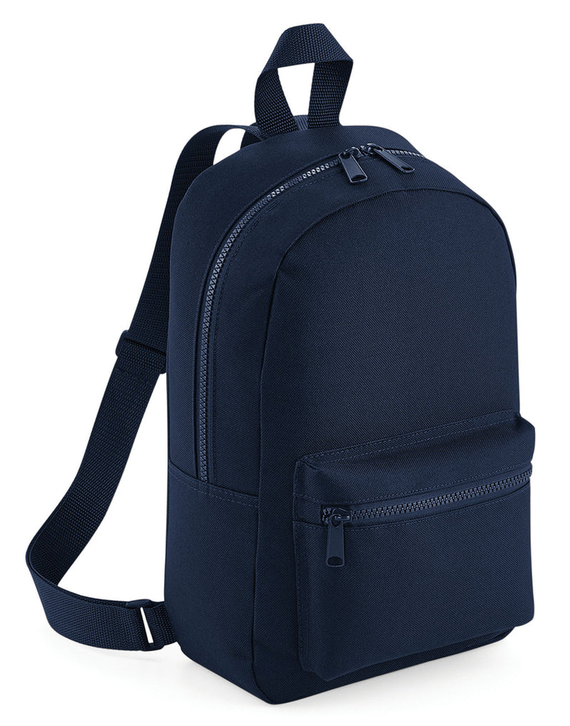 Person carrying the stylish oyster-colored Boutique Weekender.