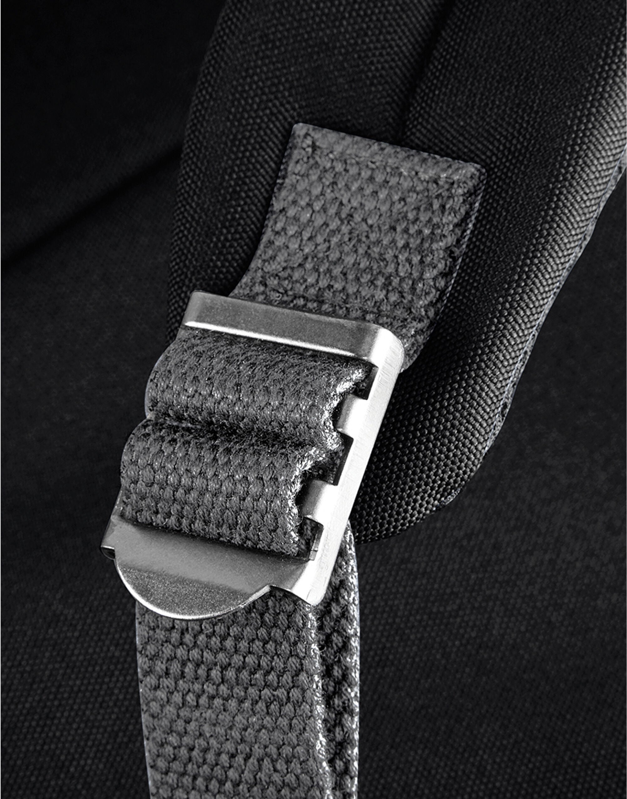 A black and white chevron patterned Bagbase Boutique Adjustable Bag Strap.