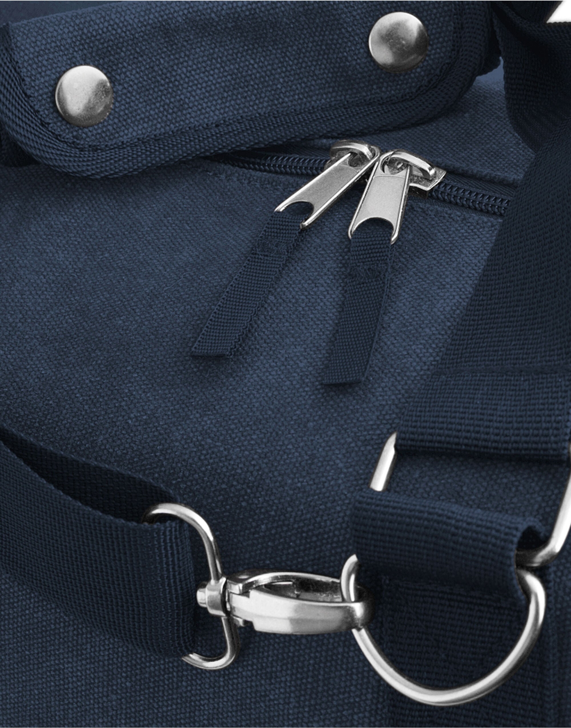 Close-up on the washed canvas material of the military green Vintage Weekender bag.