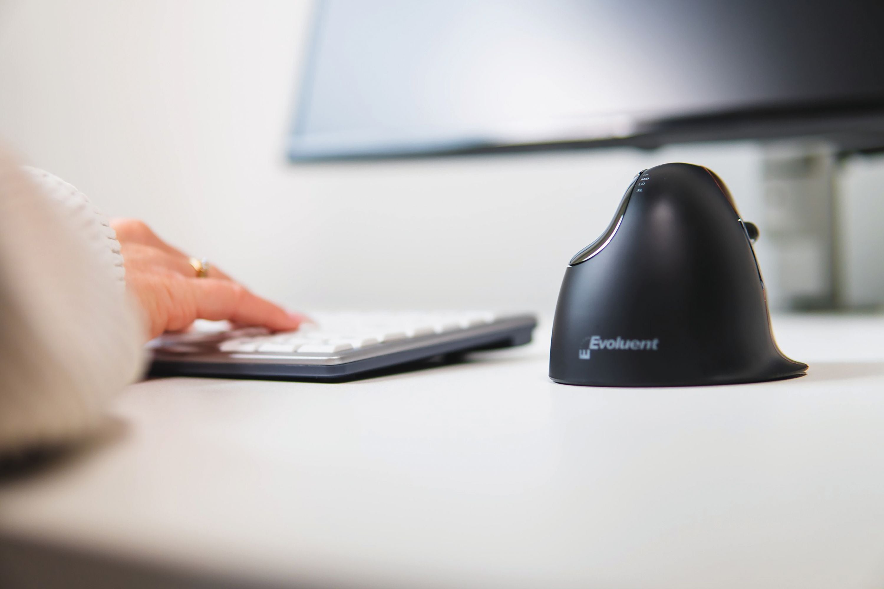 Bakkerelkhuizen Evoluent4 Wireless Right Handed Vertical Mouse Small Bneevr4sw