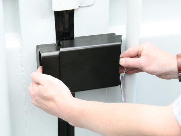 ABUS 215/100 container lock with a 37RK/70HB100 Granit padlock for ultimate security.