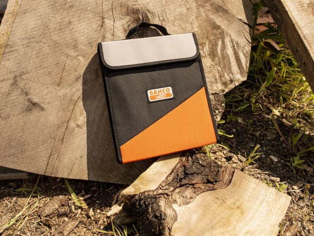 The durable black plastic case for the Bahco 424-P series 6-piece chisel set.