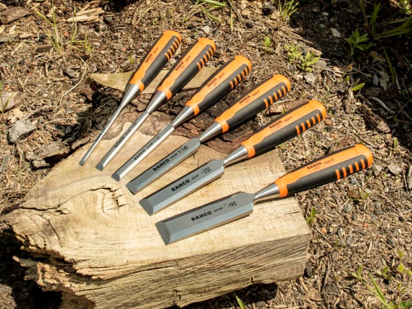 Hero shot of the Bahco 424-P series 6-piece chisel set in its protective plastic case.