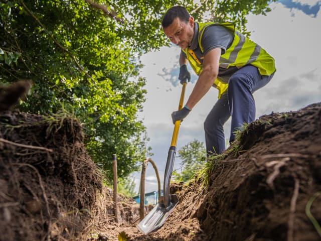 Roughneck Long Handled Trenching Shovel